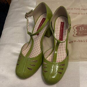 B.A.I.T. – “Robbie” Celery Green Vintage/Retro-Inspired T-Strap Shoes (Size 8.5)